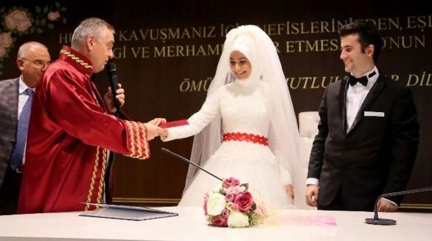 Başkan Aydın, &Ccedil;iftlerin Mutluluklarına Ortak Oldu