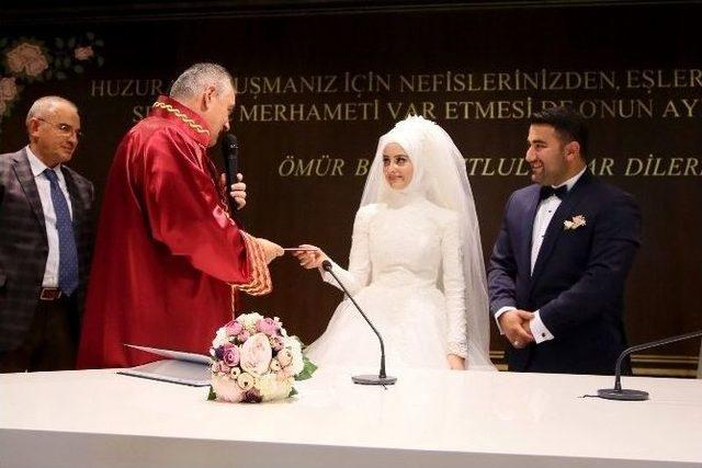 Başkan Aydın, &Ccedil;iftlerin Mutluluklarına Ortak Oldu 1