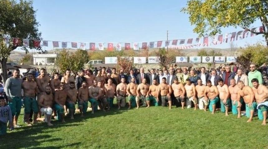 Zile G&uuml;reşlerinin Başpehlivanı Rıza Yıldırım