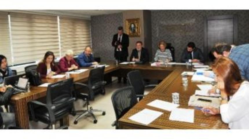 İzmit Belediyesi&rsquo;nde İhale G&uuml;n&uuml;