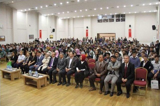 Hkü Doğu-batı Ayrımı Gözetmeden Seminerlerini Sürdürüyor