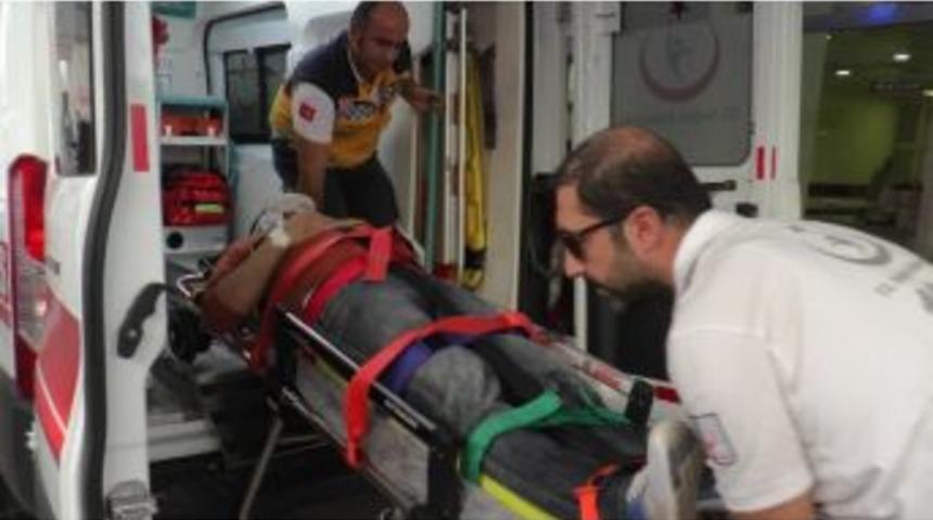 Otomobilin &Ccedil;arptığı Motosiklet S&uuml;r&uuml;c&uuml;s&uuml; Yaralandı