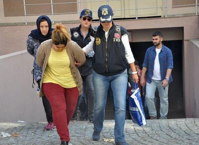 İzmir&rsquo;de Yakalanan Bombacılar Adliyeye Sevkedildi 1