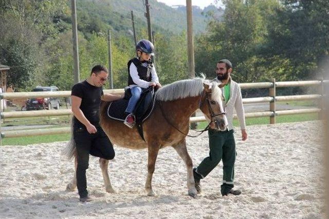 Bilgievi &Ouml;ğrencileri Atlı Eğitim Merkezini Ziyaret Etti 1