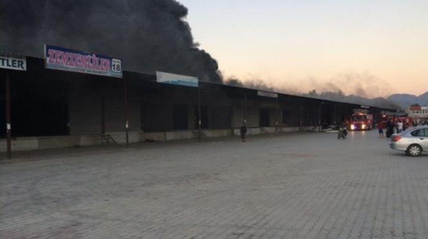 Antalya&rsquo;da Yaş Sebze Ve Meyve Hali&rsquo;nde Yangın