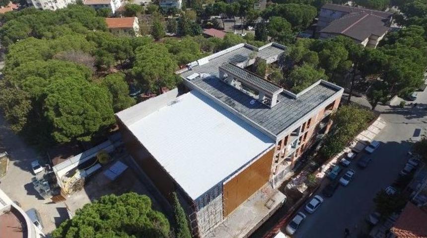 Alaşehir Gen&ccedil;lik Merkezi Hızla Y&uuml;kseliyor