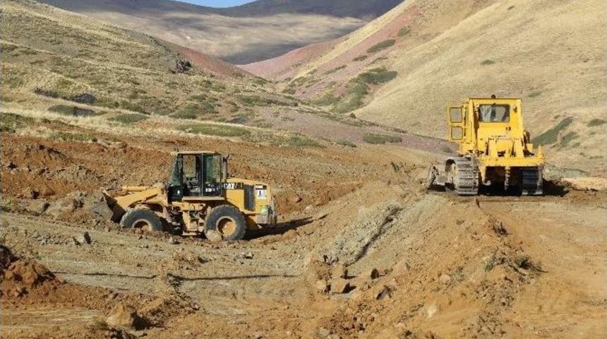 B&uuml;y&uuml;kşehir Kırsaldaki Yolları Kışa Hazırlıyor