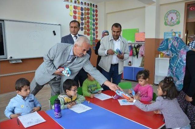 &Ouml;ğrencilere Diş Sağlığı Seti Dağıtıldı 1