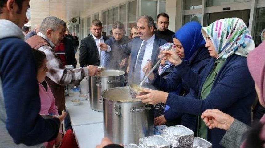 Engellilerin Hazırladığı Aşureler Dağıtıldı