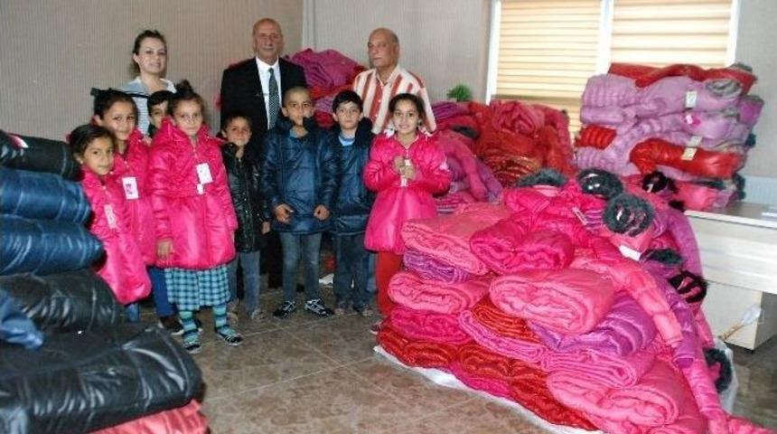 Kayum Heyetinden &Ouml;ğrencilere Giyim Yardımı