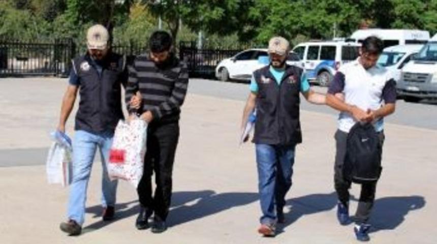 Fet&ouml;&rsquo;den G&ouml;zaltına Alınan 2 Maliyeci Tutuklandı