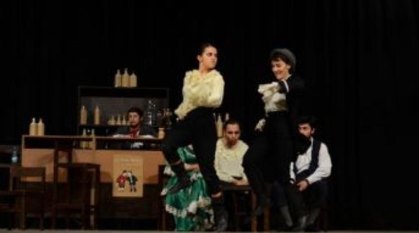 &ldquo;yeşil Papağan&rdquo; Tiyatroseverlerle Buluştu