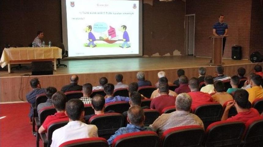 Silopi&rsquo;de Okul Servis Şof&ouml;rlerine Y&ouml;nelik Seminer