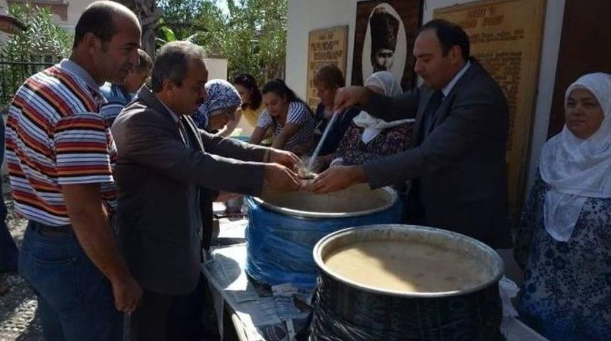 K&ouml;yceğiz&rsquo;de Tasavvuf M&uuml;ziği Eşliğinde Aşure İkramı