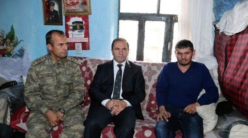 Işık İle Uğur&rsquo;dan Yaralı Askere Ziyaret