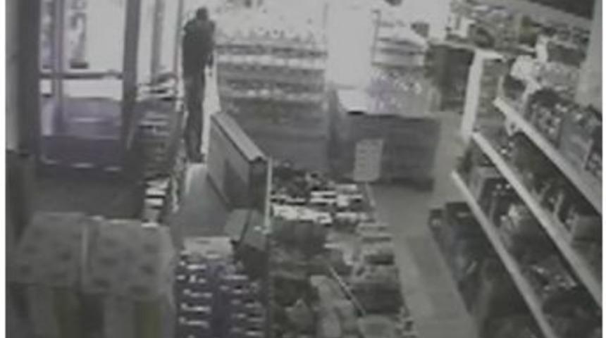 Bağcılar&rsquo;da Kar Maskeli Hırsızlar G&uuml;venlik Kamerasında