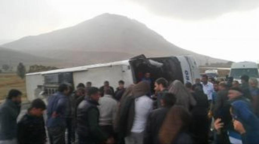 Van&rsquo;da Otob&uuml;s Devrildi: 7 Yaralı