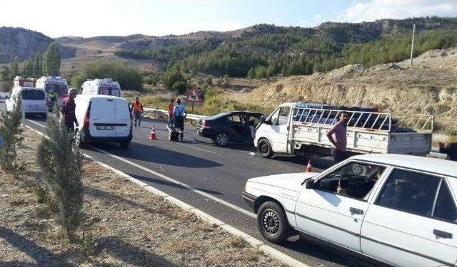 Denizli&rsquo;de Zincirleme Kaza: 1 &Ouml;l&uuml;, 5 Yaralı 1