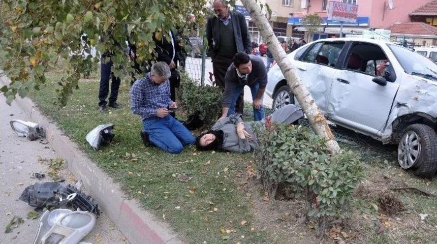 Yaralı Eşinin Başından Bir An Olsun Ayrılmadı
