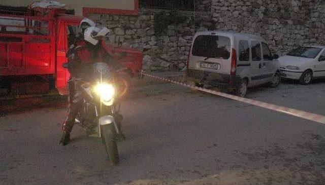 Köpek Yüzünden Tokat Yiyen Genç, Komşusunu Bıçakladı 1