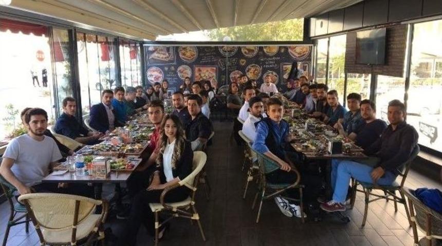 İletişim &Ouml;ğrencileri Tanışma Kahvaltısında Bir Araya Geldi