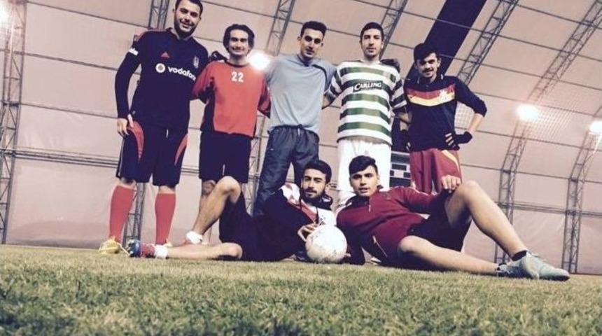 Kalp Krizi Ge&ccedil;iren Futbolcu Hayatını Kaybetti