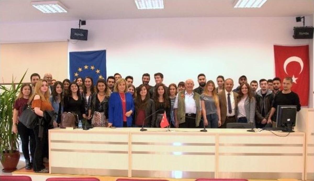İbf &Ouml;ğrencileri Gazetecilik Mesleği Konusunda Bilgilendirildi
