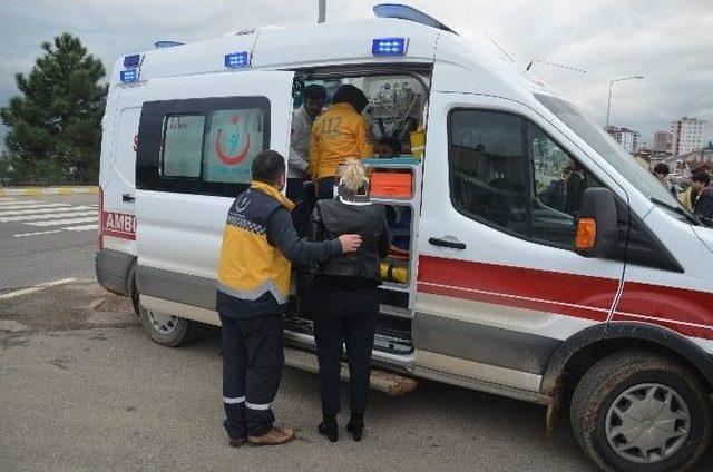 Fatsa’da Öğrenci Servisi İle Otomobil Çarpıştı: 4 Yaralı 3