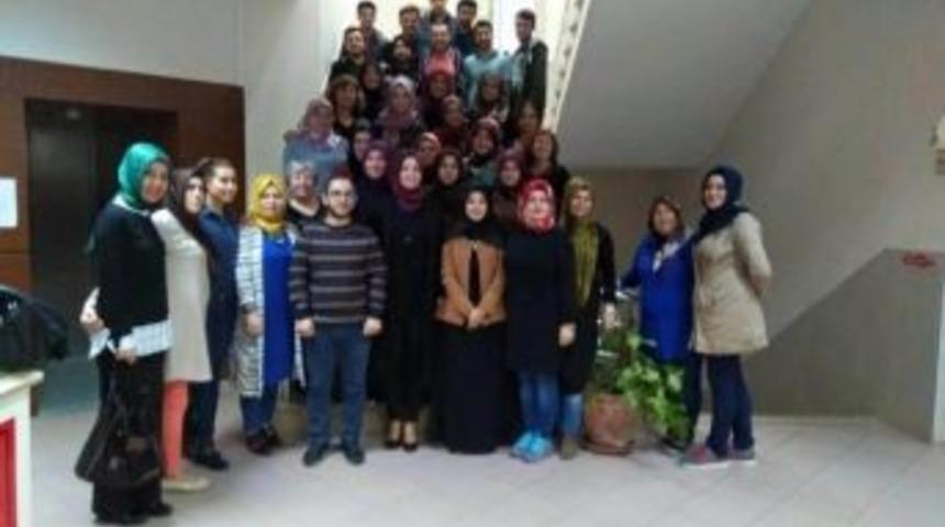 &Uuml;niversite &Ouml;ğrencilerine Ev Yemekleri İkramı