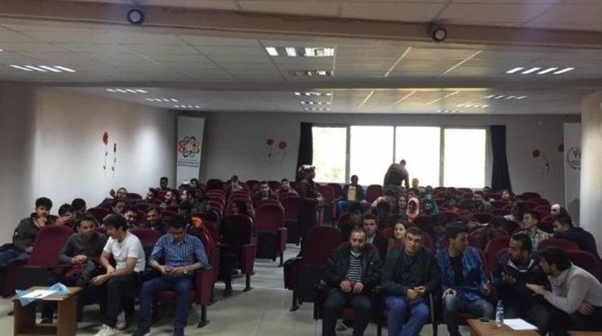 Erulder Uluslararası &Ouml;ğrencilere Aşure Dağıttı
