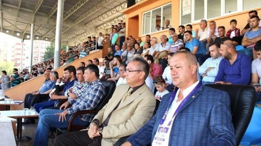 Başkan Turgut, Medcem Silifke Belediyespor&rsquo;un Ma&ccedil;larını Ka&ccedil;ırmıyor
