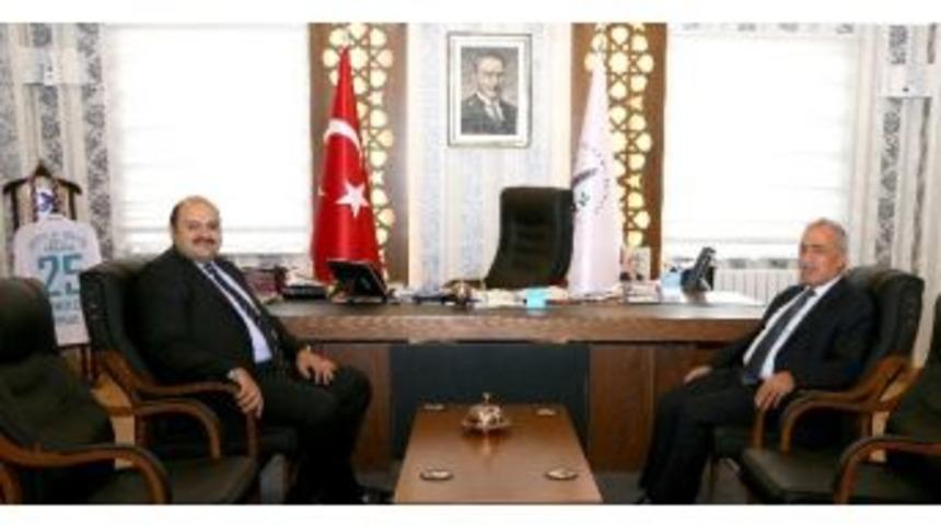 Rekt&ouml;r &Ccedil;omaklı&rsquo;dan Başkan Orhan&rsquo;a Ziyaret