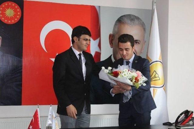 Ak Parti Erzincan Gen&ccedil;lik Kolları Başkanlığında G&ouml;rev Değişimi 2