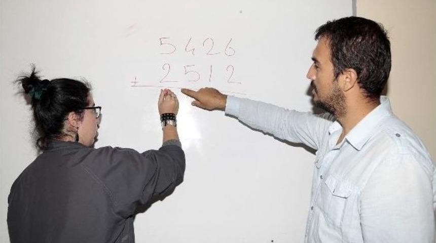 &Ouml;zel İnsanlar Okuma Yazma &Ouml;ğreniyor