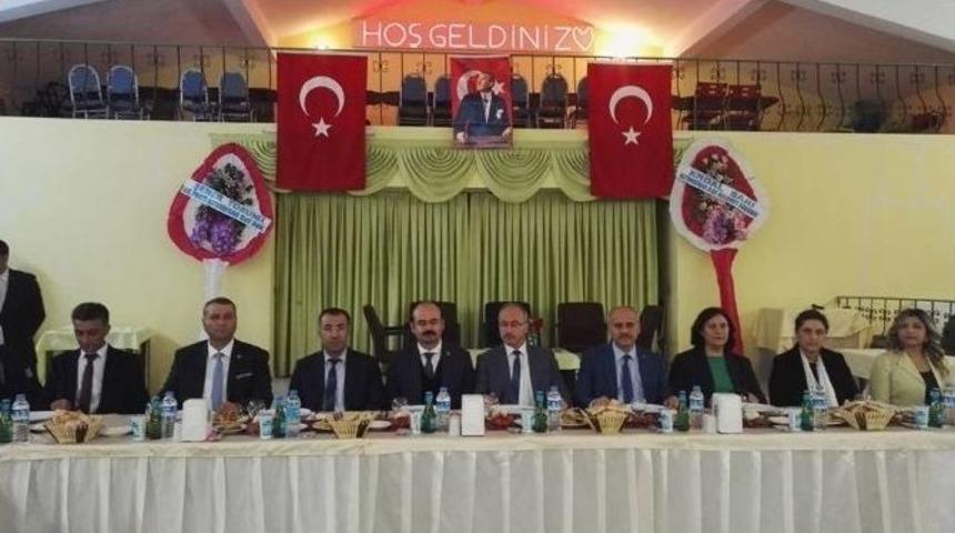Altunhisar Kaymakamı Mehmet Erdem Şehit Ve Gazi Ailelerine Yemek Verdi