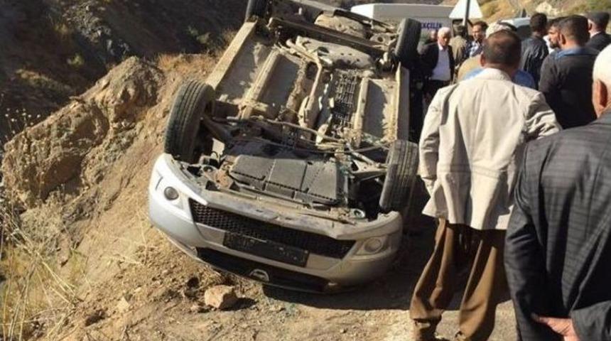 Ters D&ouml;nen Otomobilden Yara Almadan Kurtuldular