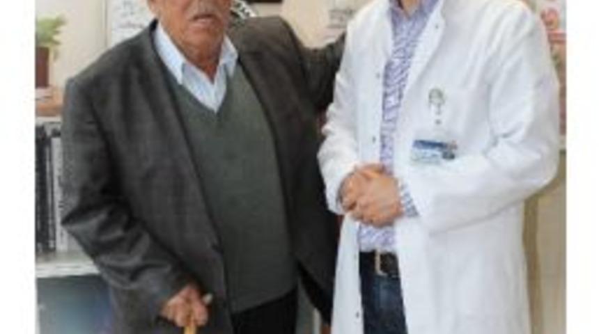 76 Yaşındaki Hastanın Kalbi &Ccedil;alışırken 4 Damarı Değiştirildi