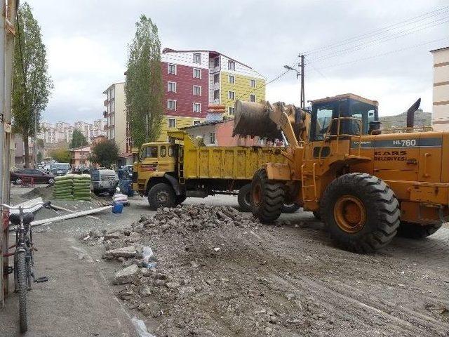 Kars Belediyesi Fenişleri Müdürlüğü Gece-gündüz Çalışıyor