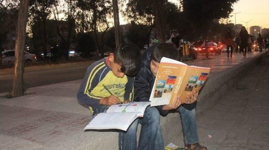 Suriyeli &Ccedil;ocukların Okuma Azmi