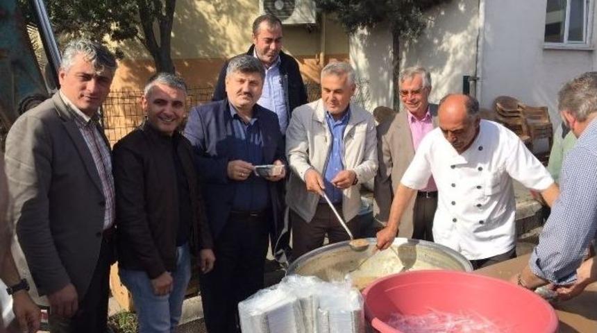 Yarımca Sanayi Sitesi Esnafa Aşure Dağıttı