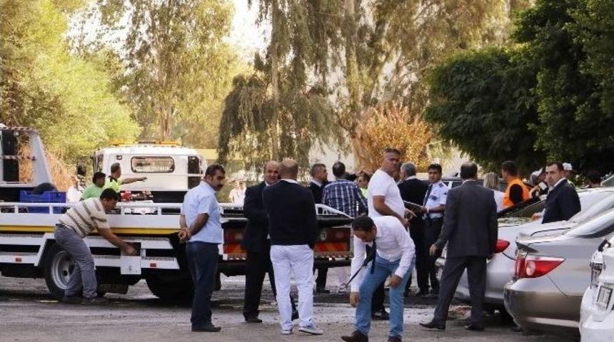 Patlama Sonrası Zarar G&ouml;ren Ara&ccedil;lar Kaldıırlı, Otopark Temizleniyor