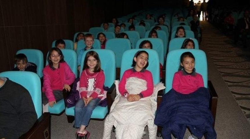 Yozgat&rsquo;ta &Ouml;ğrenciler Hacivat Ve Karag&ouml;z İle Eğlendi