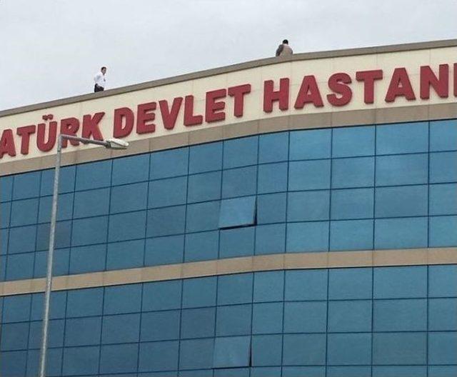 Hastanenin Çatısına Çıktı İntihar Etmek İstedi