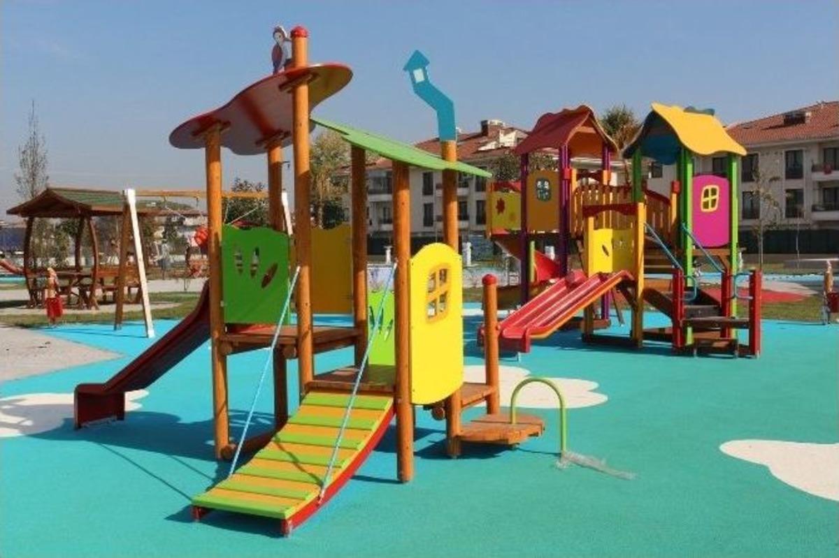 Temalı Parklar Yıldız Ve Bulutlarla S&uuml;sleniyor
