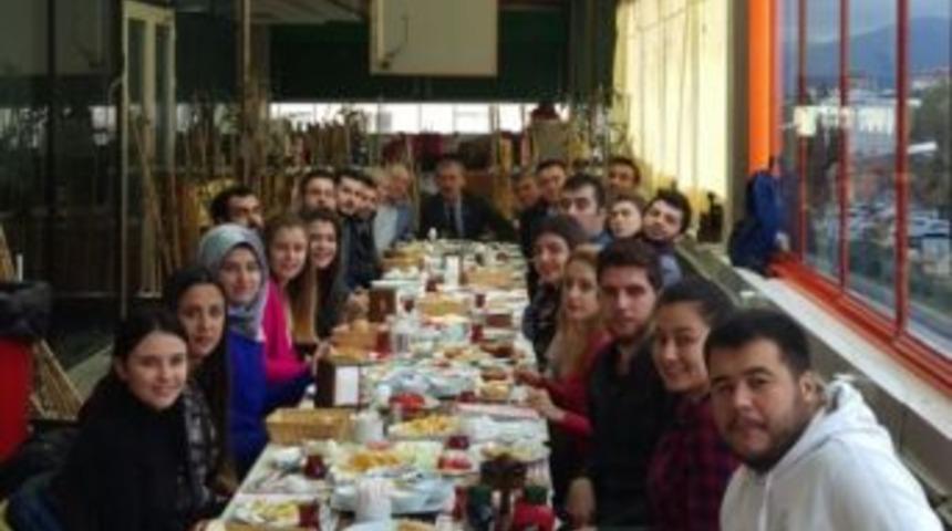 Chp&rsquo;li Gen&ccedil;ler Kahvaltıda Bir Araya Geldi