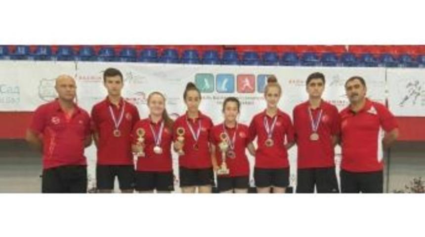 Milli Badmintoncular Yunanistan&rsquo;a Gidiyor
