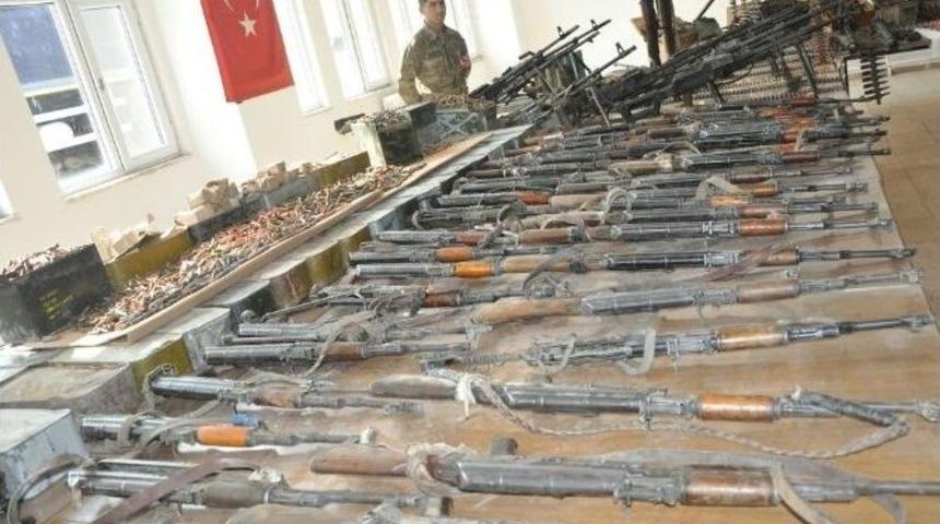 Pkk Operasyonunda Ele Ge&ccedil;irilen Silahlar Sergilendi