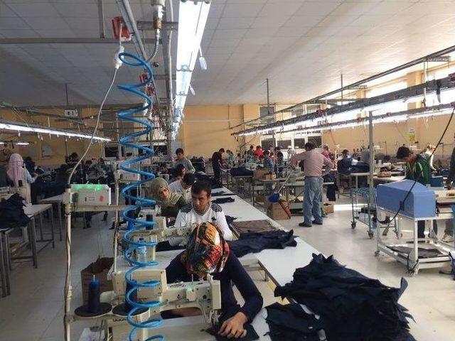 Başkan G&uuml;rsoy&rsquo;dan Tekstil Fabrikasına Ziyaret 3