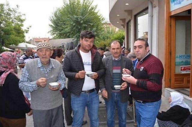 &Ccedil;arşı Esnafı Aşure Dağıttı 1