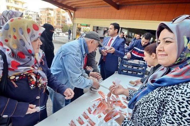 Kemalpaşa Belediyesi&rsquo;nden Aşure İkramı 1